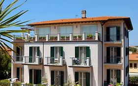 Riviera Residence